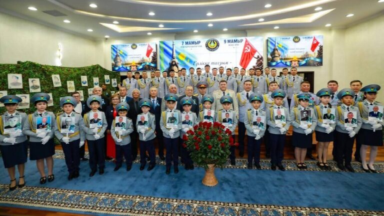 Астанада полицейлерге пәтер кілті табысталды
