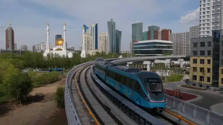 LRT в Астане за две недели перевез миллион пассажиров