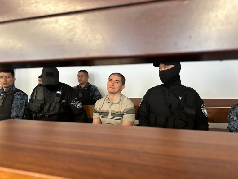 «Не болды сізге?»: Сұлтан Сәрсемәлиев сотта көз жасына ерік берді