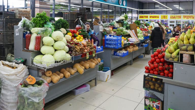 Где купить самое дешевое мясо и овощи в Астане
