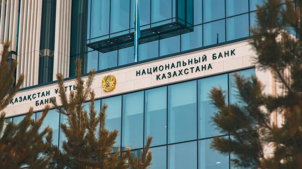 Хватит жестить: почему аналитики заговорили о снижении базовой ставки
