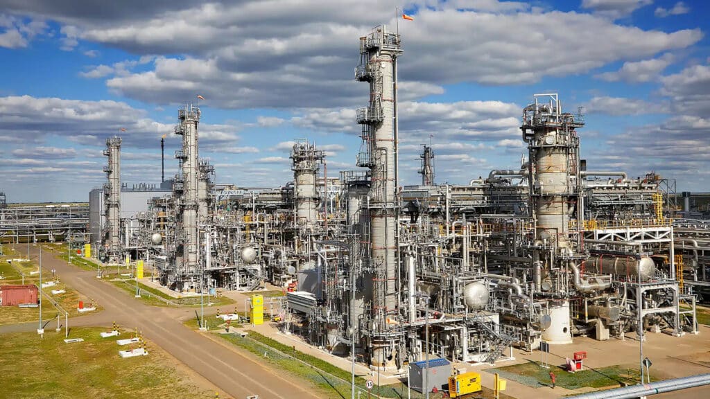 Минэнерго констатировало резкое снижение добычи нефти на Карачаганаке после атак на Оренбургский ГПЗ / kmg.kz; бильд-редактор: Серикжан Ковланбаев