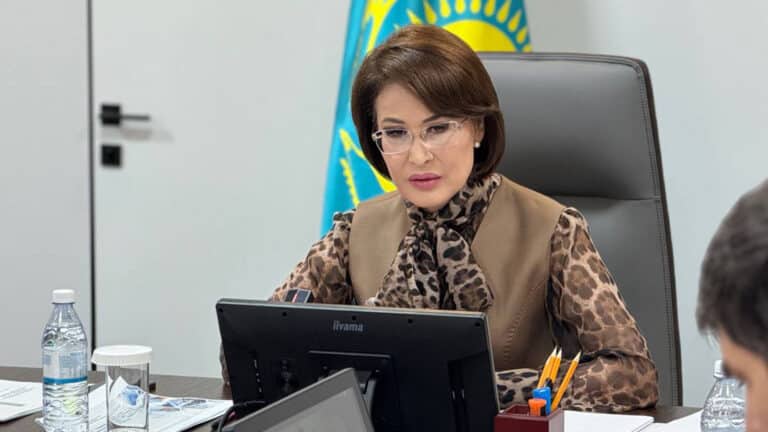Альназарова дала месяц на проверку данных по дефициту врачей
