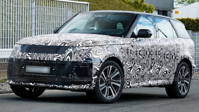 Range Rover Sport обновится и станет электромобилем