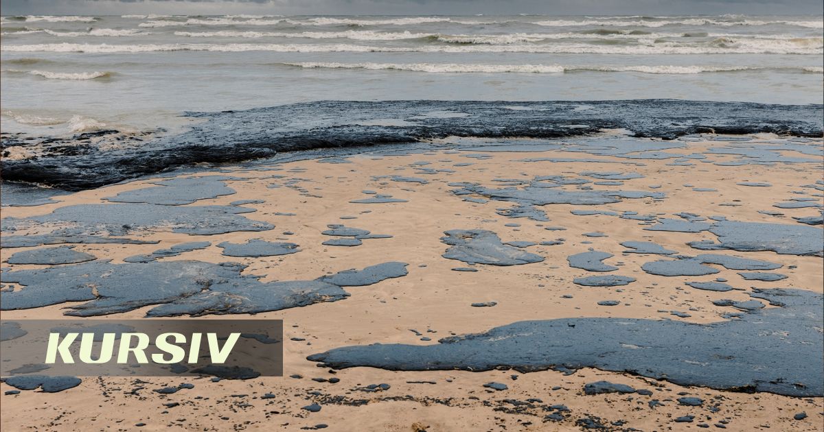 Caspian Sea pipeline struck by anchor, causing oil spill