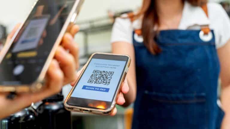 Будут ли менять расчет налогов за QR-платежи и переводы, сообщили в Минэкономики