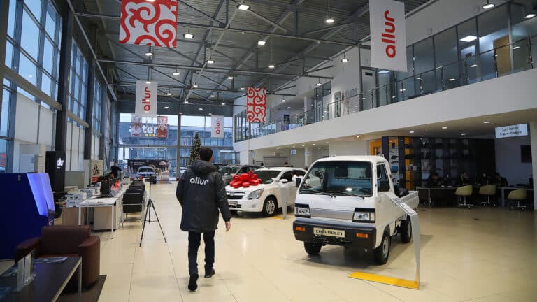 Продажи новых авто в Казахстане снизились с начала года: топ-10 моделей