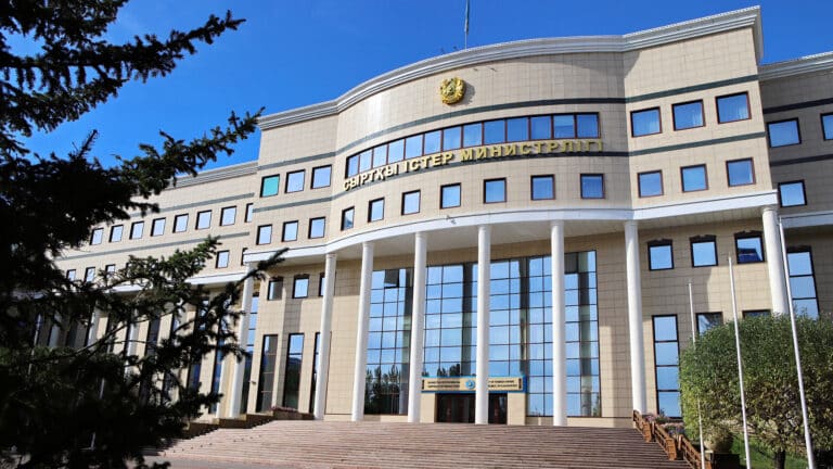 Упрощение визового режима с ЕС не обязывает Казахстан принимать мигрантов — МИД