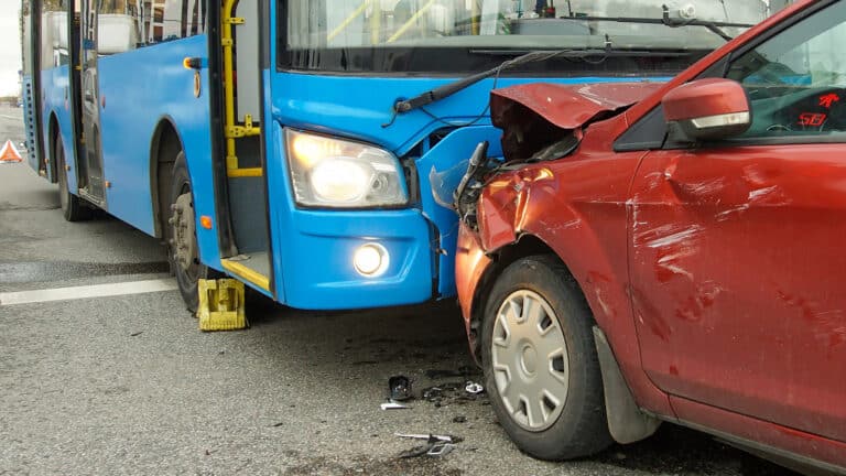 ЧП в Алматы: водитель автобуса умер за рулем, протаранив две машины