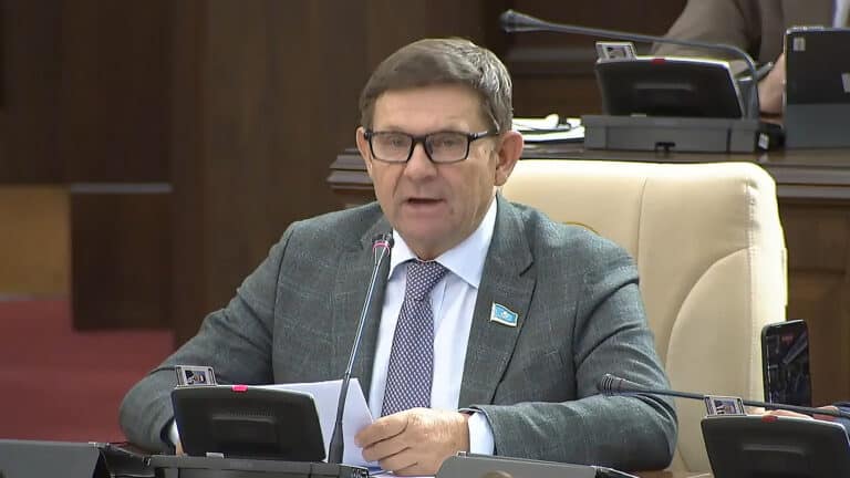 Депутат Пономарев заявил, что праздников в Казахстане стало слишком много