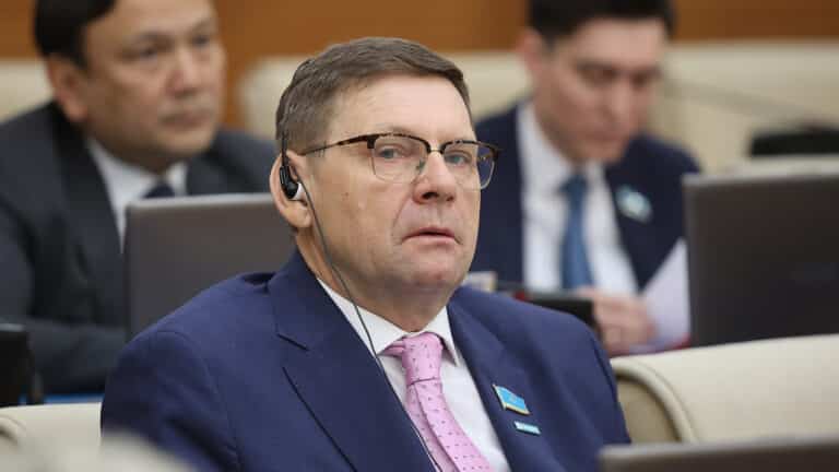 Депутат Пономарев заявил, что праздников в Казахстане стало слишком много