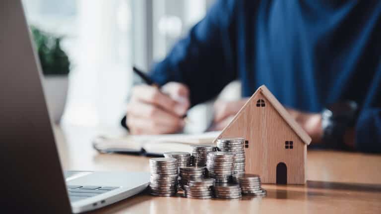 Стоит ли продавать квартиру в Алматы ради депозитов и облигаций: мнение эксперта