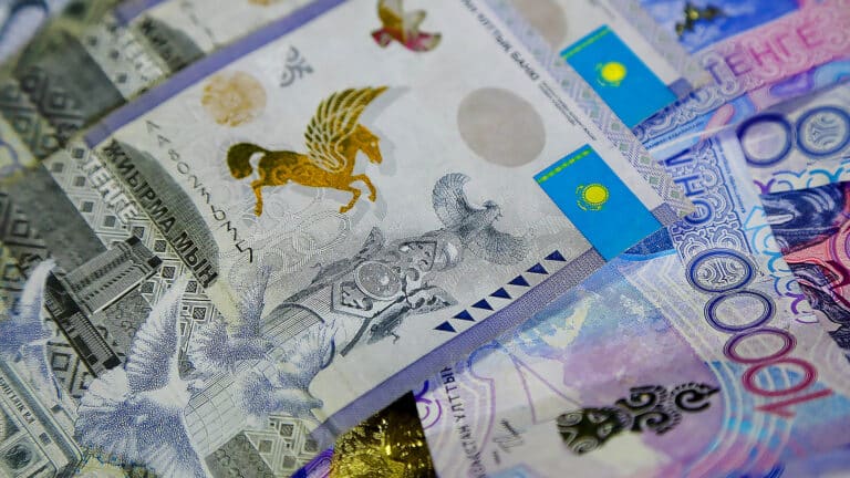Казахстанцам хотят повысить зарплаты: разработан новый план