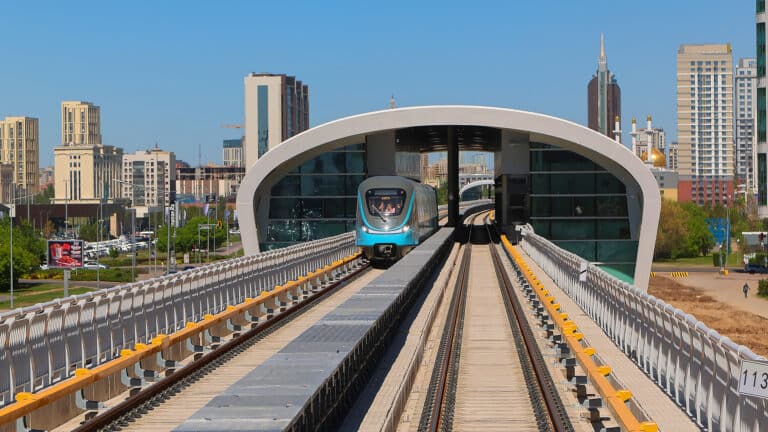 Повышение тарифа проезда на LRT в Астане осудили казахстанцы