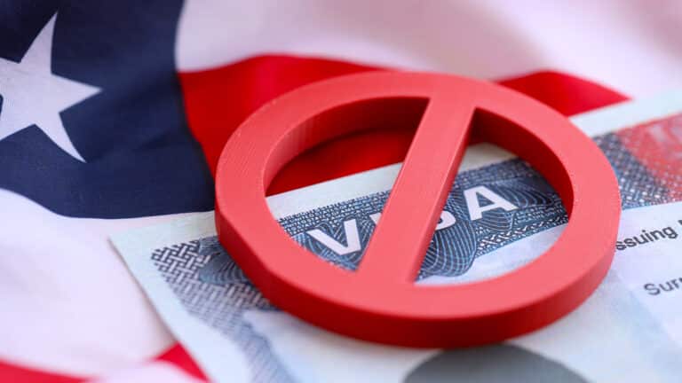 Как получить вечный бан на визу в США: посольство предупредило казахстанцев