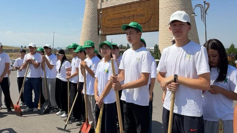 Порядок начинается с чистоты: в Таразе прошла экологическая акция