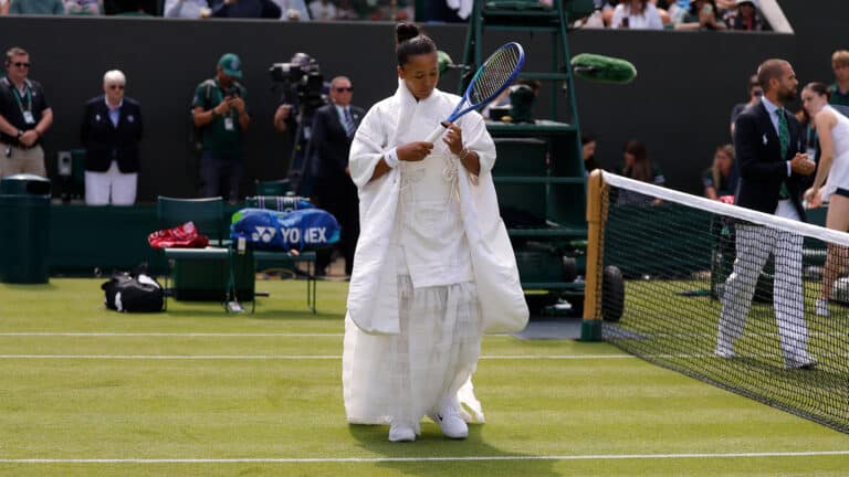 Naomi Osaka honors Japanese heritage with white kimono at Wimbledon