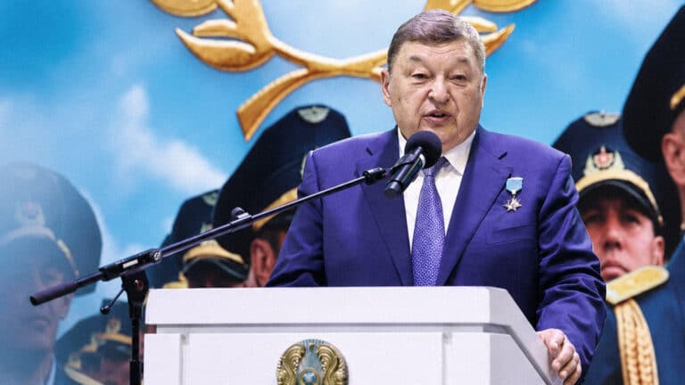 «Сил хватает»: экс-министр обороны Казахстана ответил на вопрос о женщинах в армии