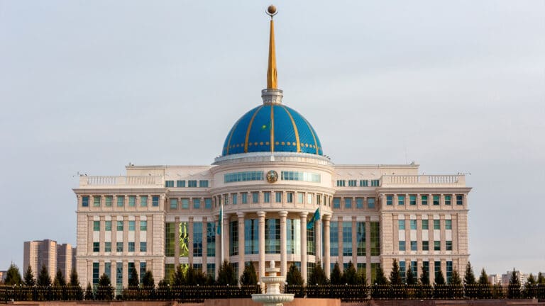 Школьники со всего Казахстана увидели Акорду изнутри