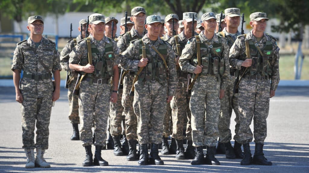 Призыв выпускников военных кафедр не связан с геополитикой — Минобороны РК