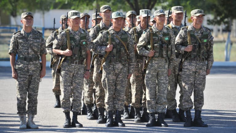 Призыв выпускников военных кафедр не связан с геополитикой — Минобороны РК