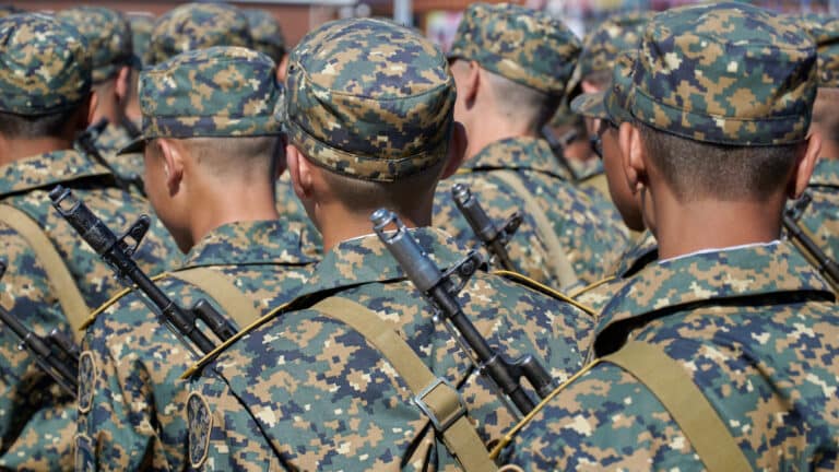 Минобороны Казахстана не видит разницы между призывом геев и верующих
