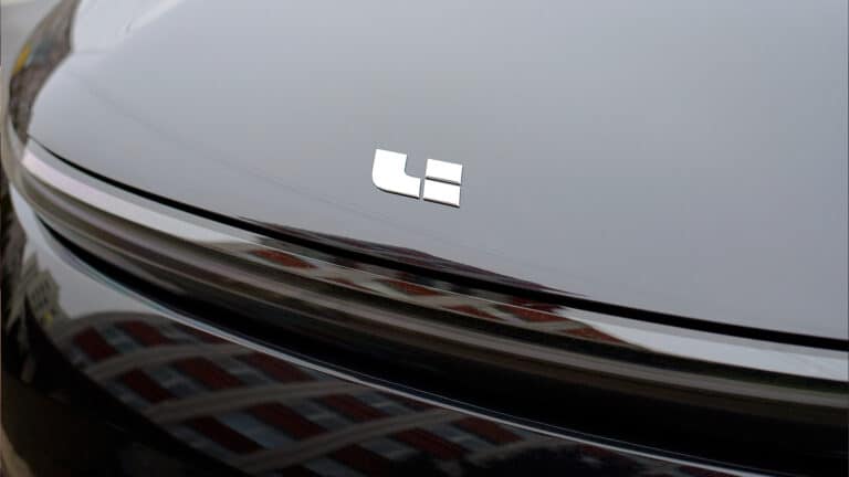 С BMW и Mercedes на Lixiang: кто покупает китайские гибриды
