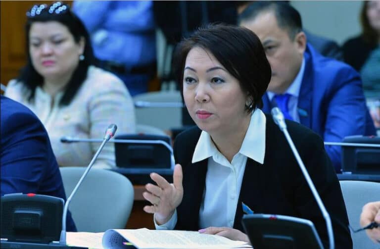 Дания Еспаева возглавила партию «Ак жол» после ухода Перуашева