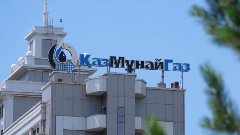Члены совета директоров «КазМунайГаза» получили в 2025 году более 200 млн тенге
