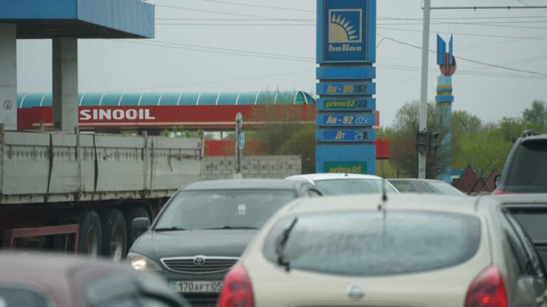 Очереди за автогазом появились сразу в двух регионах Казахстана