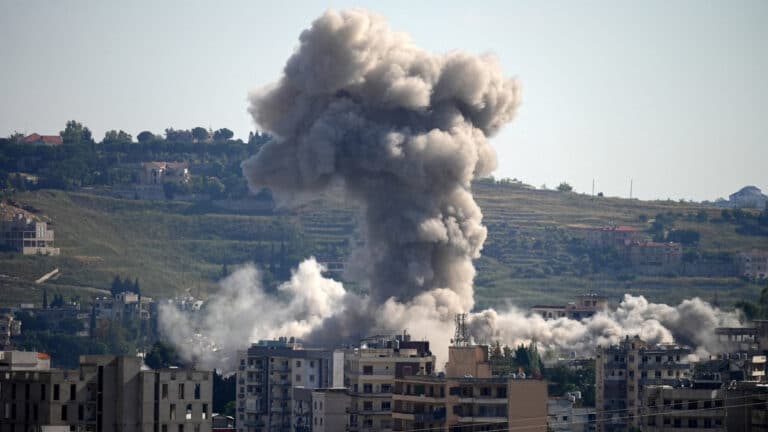 U.S. and Iran exchange new strikes amid ongoing negotiations