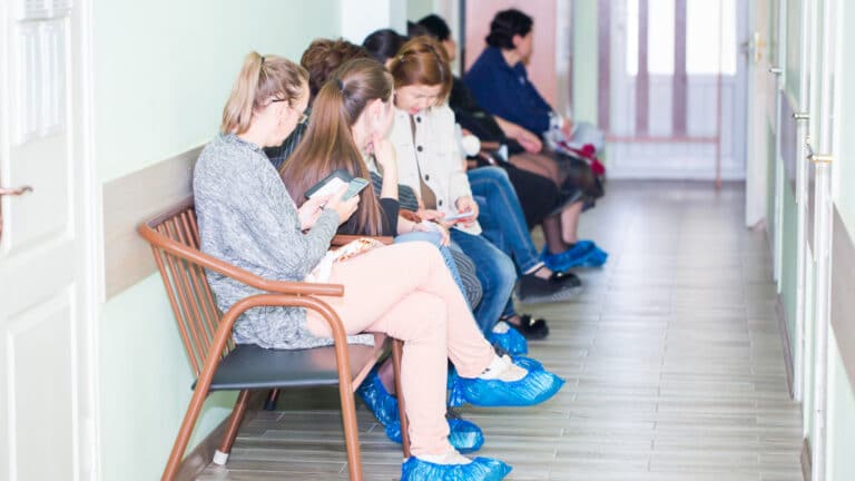 Депутат обвинил иностранцев в эксплуатации казахстанской медицины