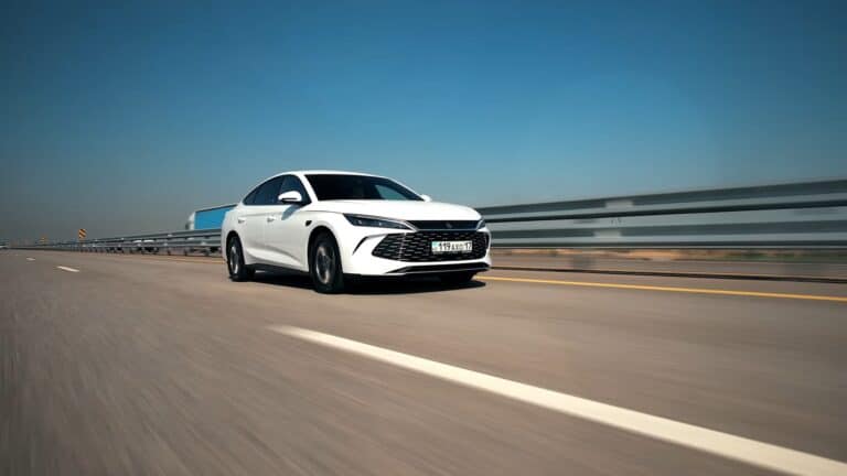 BYD Qin L за 10 млн тенге сравнили с Toyota Camry и Hyundai Elantra