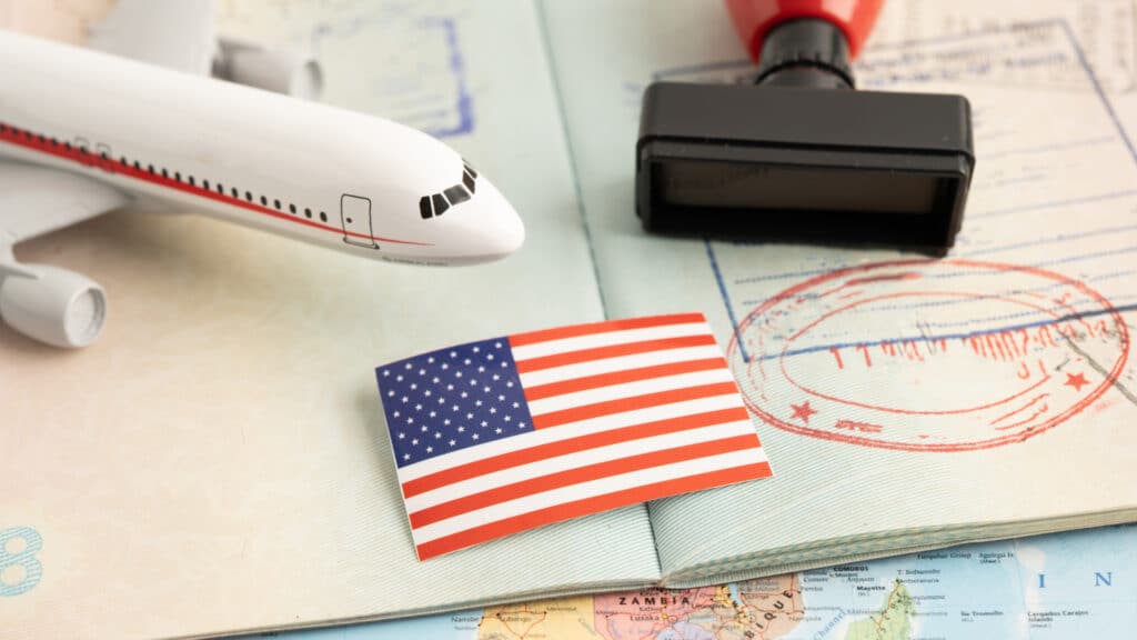 США хотят брать по $750 за ускоренное оформление туристических и бизнес-виз