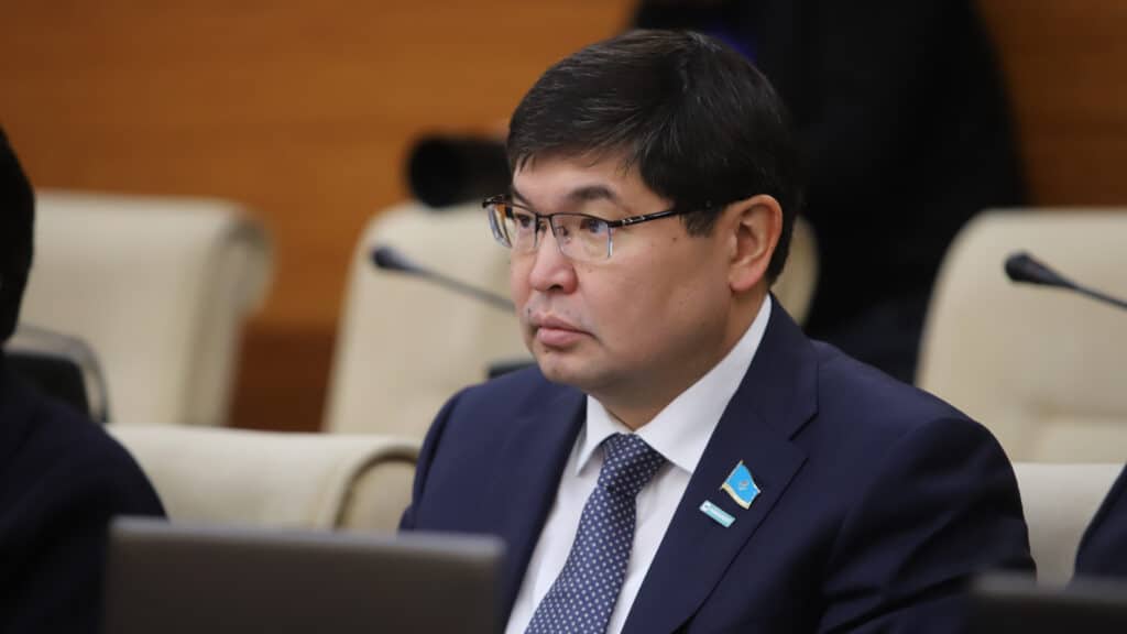 Единый платеж с зарплат казахстанцев могут начать взимать уже в 2026 году / Аскар Ахметуллин, бильд-редактор: Адэлина Мамедова