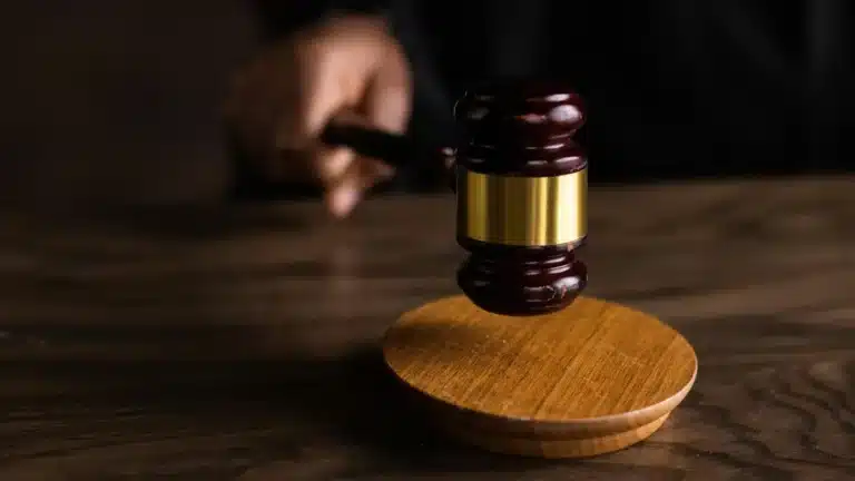 В Павлодаре мужчину пожизненно осудили за убийство трехлетней дочери