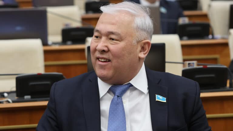 Абенов назвал Базарбека, Башимова и Жанбыршина лучшими депутатами Казахстана