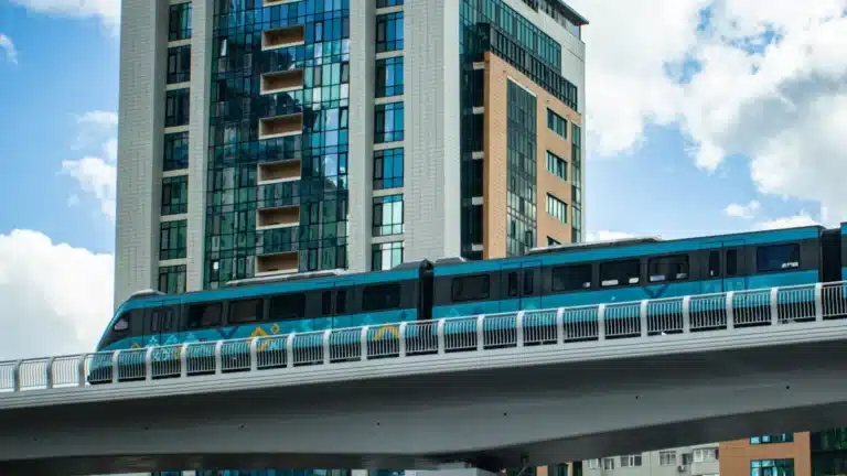 Национальная гвардия взяла под охрану LRT в Астане