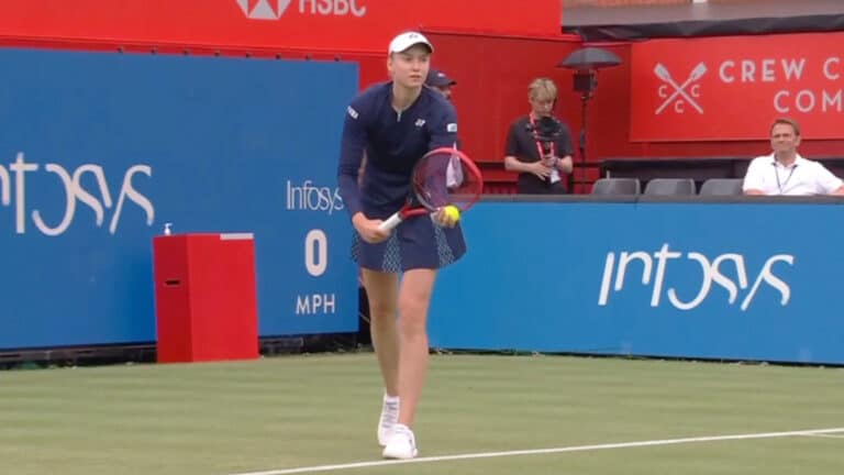 Елена Рыбакина в Лондоне выиграла первый матч на траве в 2026 году