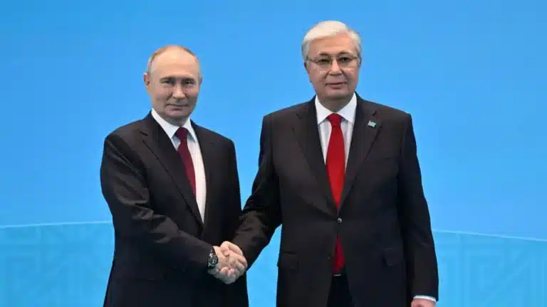 Токаев поздравил Путина с Днем России