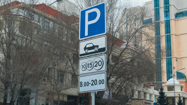 2 тыс. тенге за день – эксперт о будущей цене парковки в Астане и Алматы