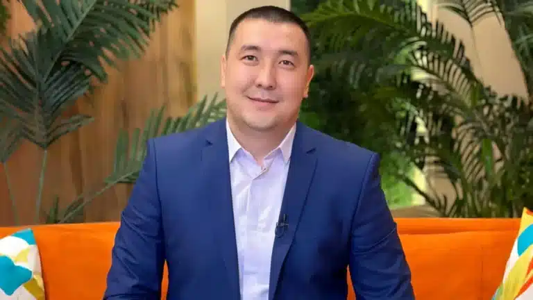 «Кінәсін мойындады»: Алматыда заңгер әрі блогер Әділетхан Молдаханның соты басталды