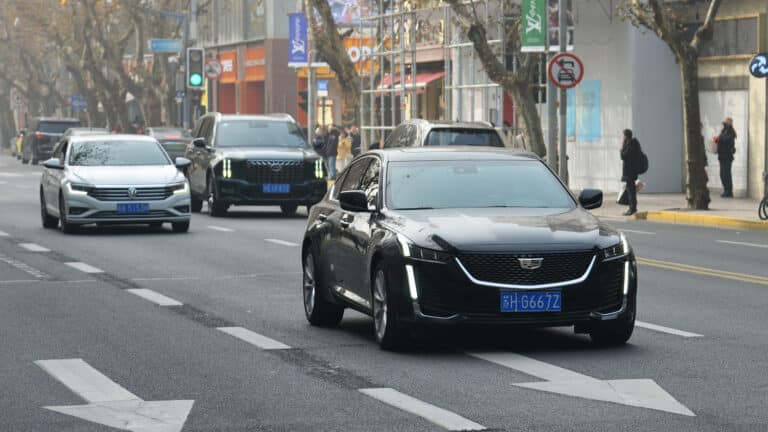 Депутат пожаловался на бесплатный въезд китайских авто в Казахстан