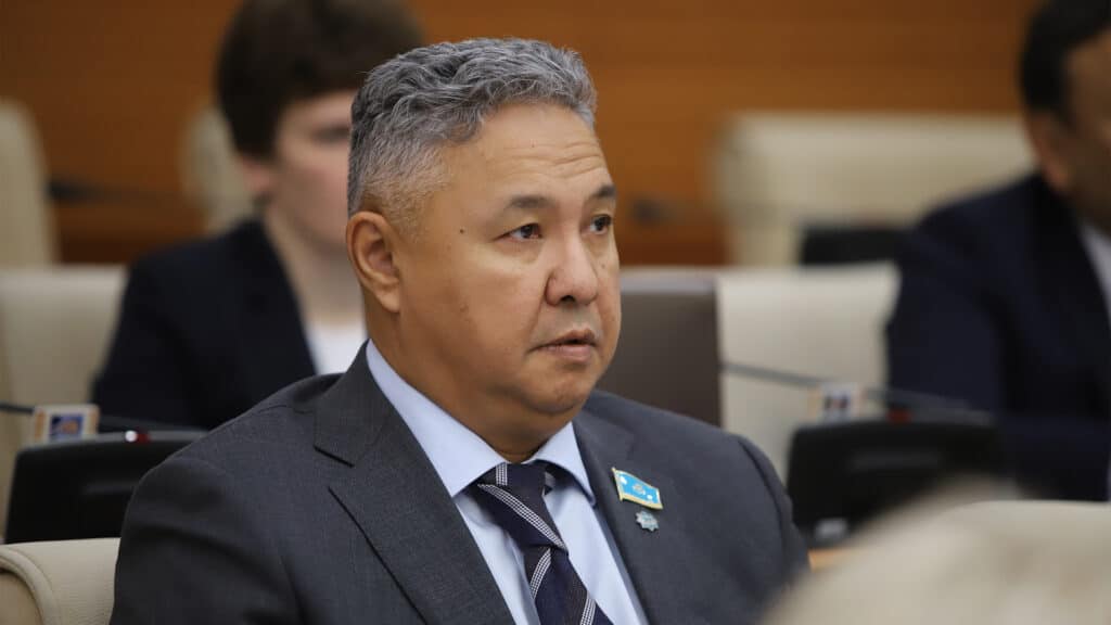 Депутат раскритиковал практику государства по получению новых кредитов на выплату старых займов / Аскар Ахметуллин, бильд-редактор: Дастан Шанай