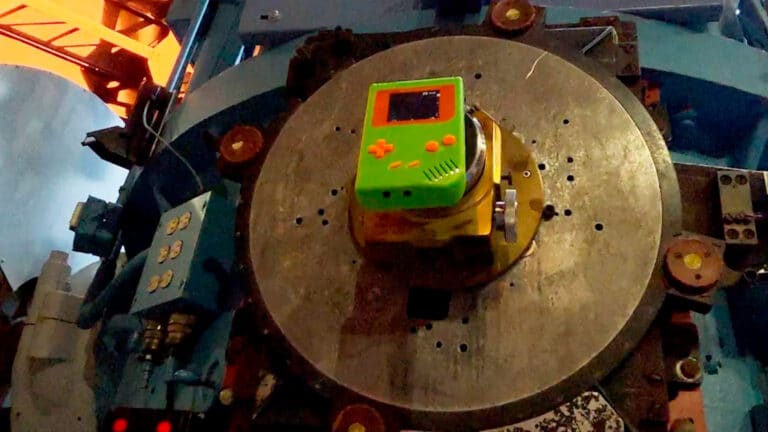 Энтузиаст сфотографировал Юпитер на Game Boy 1998 года