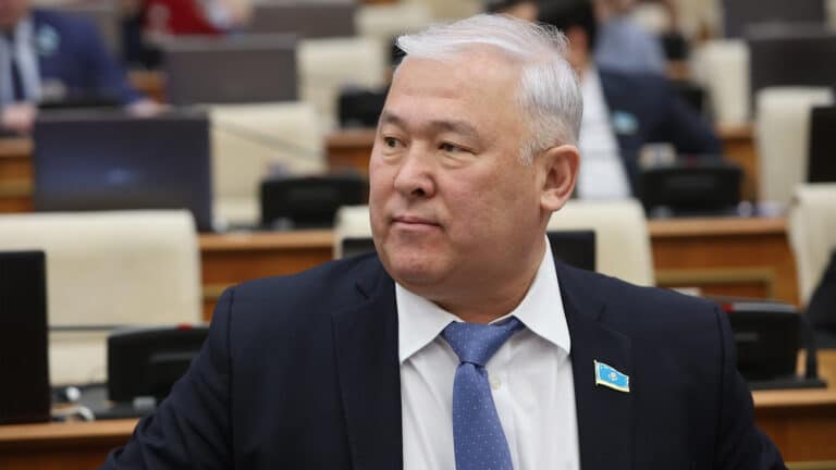 Депутат Абенов назвал плюсы возможного слияния партий Amanat и 