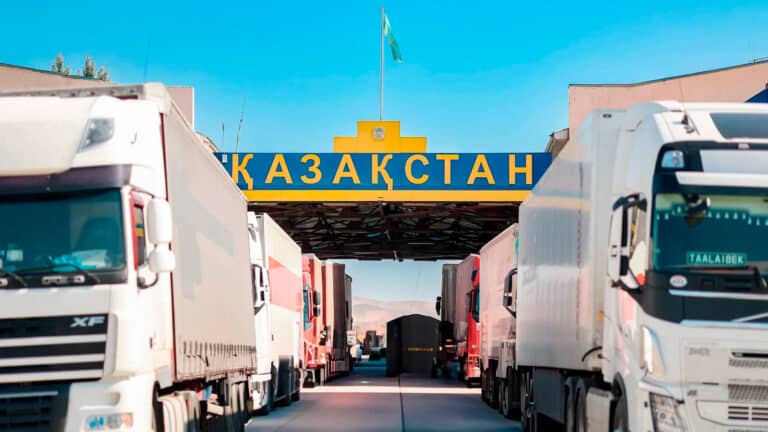 Россиян предупредили о правилах вывоза наличных из Казахстана