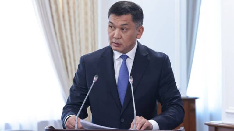 «Сделал выводы»: глава КТЖ устроил разнос «дочкам» после поездки на поезде