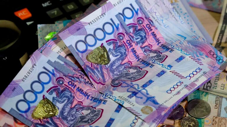 Прокуроры пресекли сомнительные траты казахстанских чиновников на 342 млрд тенге 