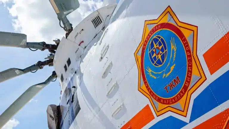 Тяжелобольную девочку экстренно доставили вертолетом из Павлодара в Астану